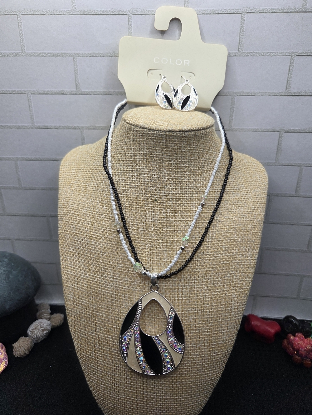 1321. Black and Silver Pendant Necklace with Hoop Earrings